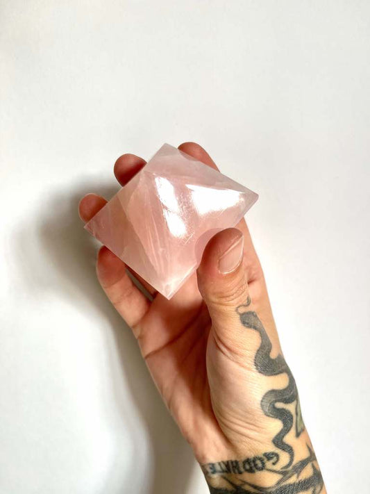 Piramide in Quarzo rosa - Gioia e luce interiore - Amore