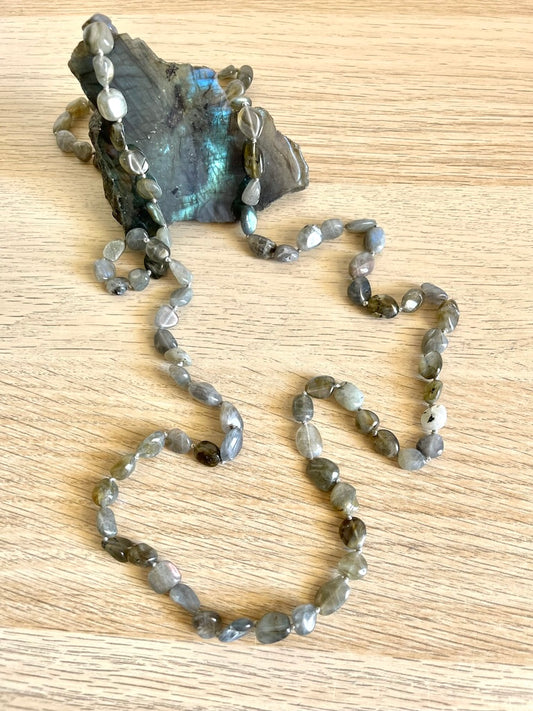 Collana lunga in Labradorite - Poliedricità- Fascino - Magnetismo