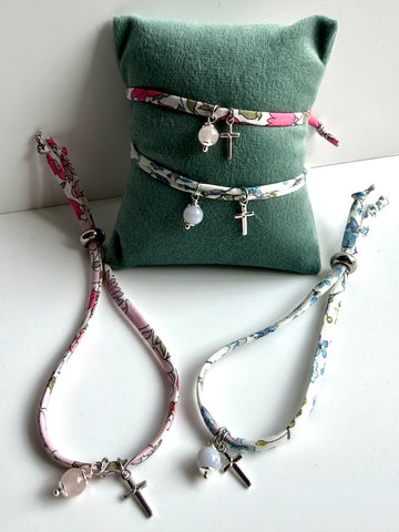 Bracciale in stoffa liberty con Croce e  pietra naturale