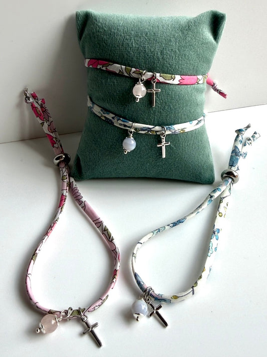 Bracciale in stoffa liberty con Croce e  pietra naturale