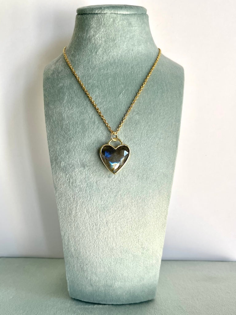 Ciondolo a cuore in  Labradorite - Poliedricità- Fascino - Magnetismo