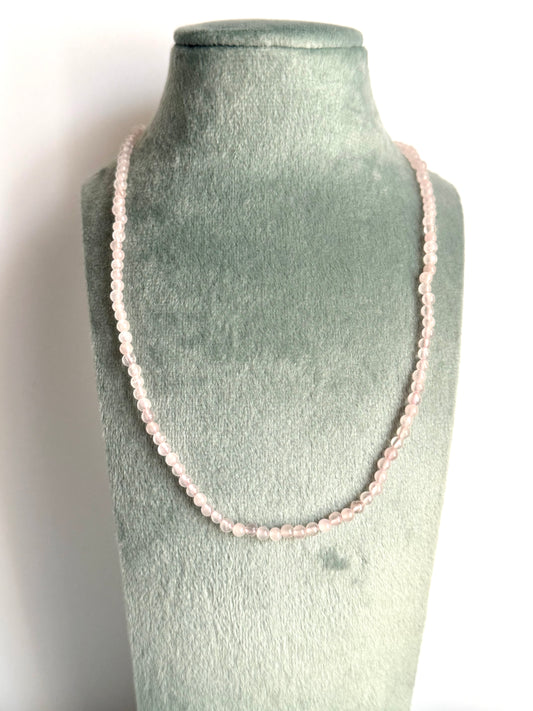 Collana lunga in Quarzo rosa - Gioia e luce interiore