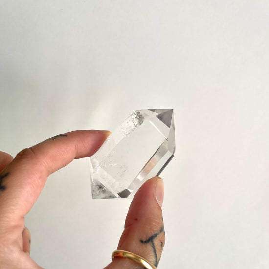 Cristallo di Rocca Grezzo e Burattato - Efficace a tutti i livelli- Agisce sul corpo eterico - Green Candle & CO