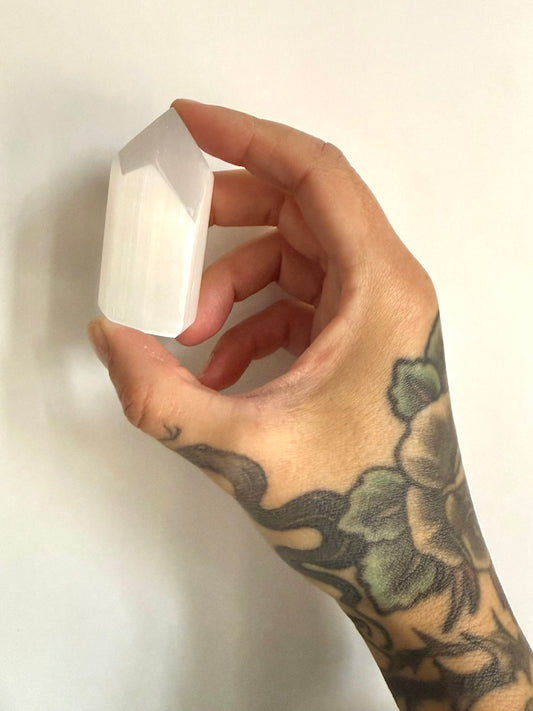 Obelisco irregolare in Selenite - Collega con le Energie Cosmiche più sottili