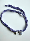 Bracciale in stoffa sari con ciondolo Fede Speranza e Carità e agata blu