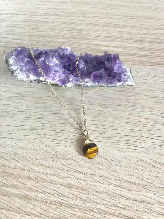 Pendente in Occhio di tigre a goccia  -CONCENTRAZIONE - EQUILIBRIO EMOTIVO - SICUREZZA