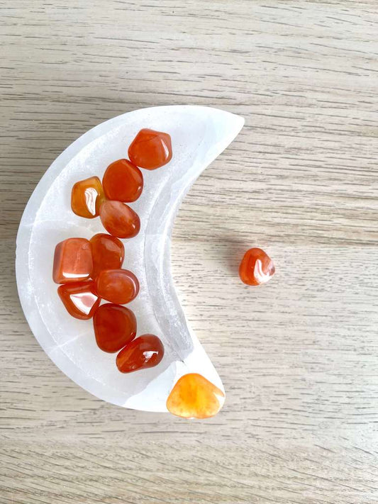 Corniola -  burattata, uovo - Coraggio- Superamento delle difficoltà- Dinamismo-