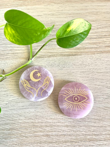 Disco in Quarzo rosa 2 simboli disponbili: Cura e protezione -  Occhio onniveggente