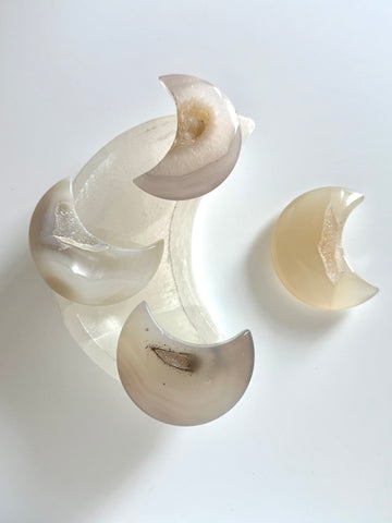 Luna in agata con drusa - equilibrio