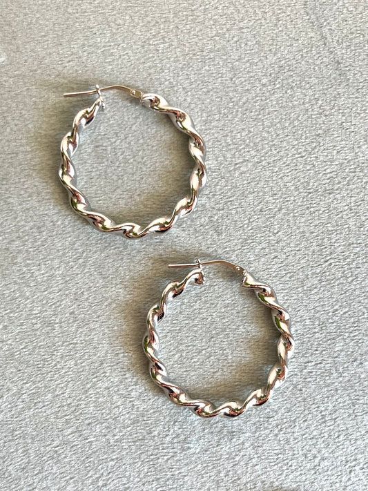 Orecchini a cerchio Twist (più misure disponibili)