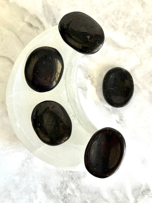 Tormalina nera   Grezza, Burattata e Pietre del sollievo - Protezione energetica - Neutralizza i campi magnetici nocivi