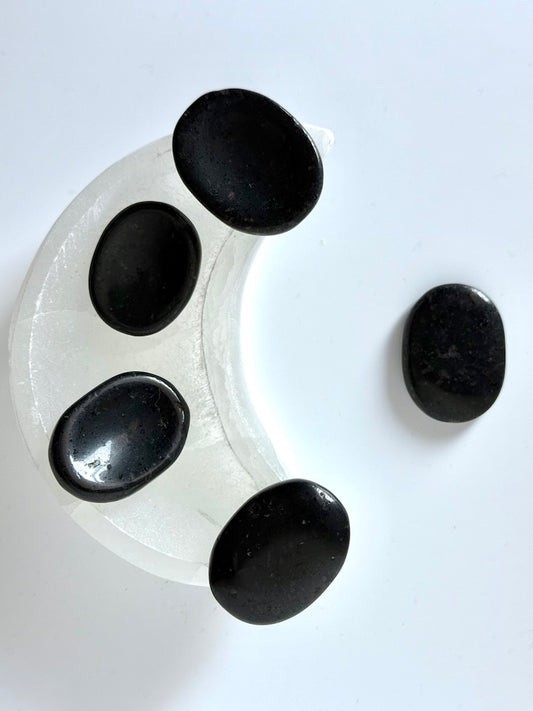 Tormalina nera   Grezza, Burattata e Pietre del sollievo - Protezione energetica - Neutralizza i campi magnetici nocivi
