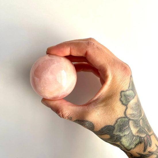 Sfera in Quarzo Rosa - Gioia e Luce interiore- - Green Candle & CO